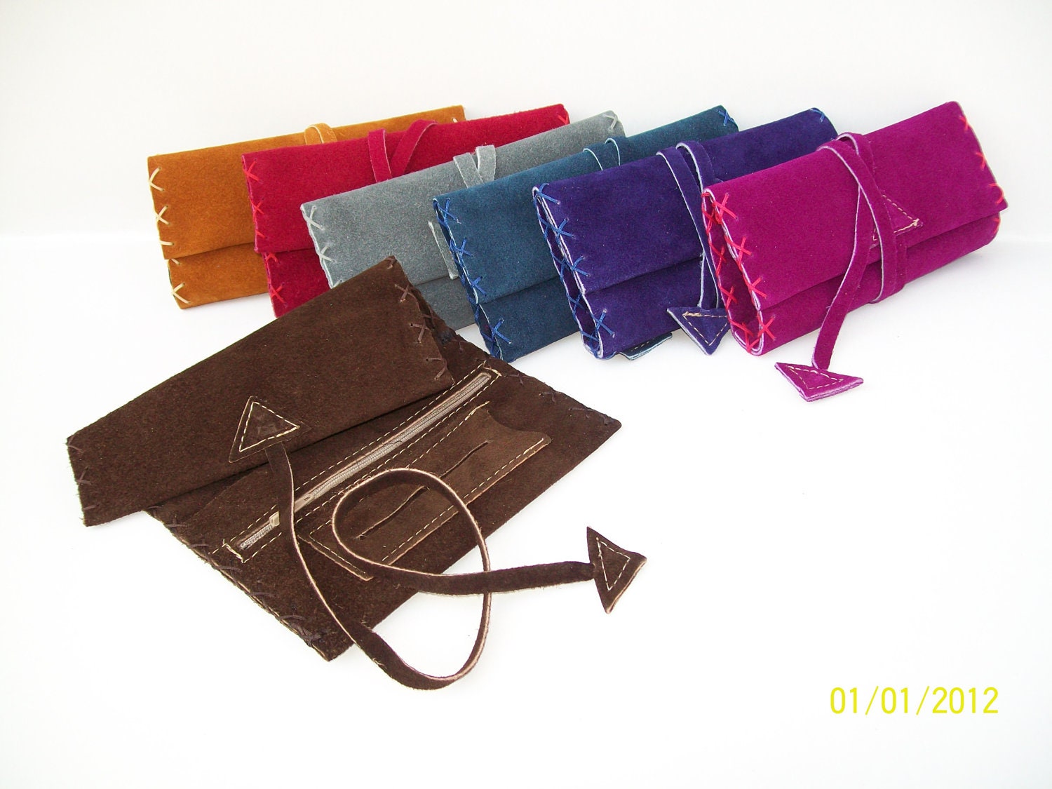 Handgenähter Tabakbeutel Verfügbar in Sieben Farben von TUMABROTHERS