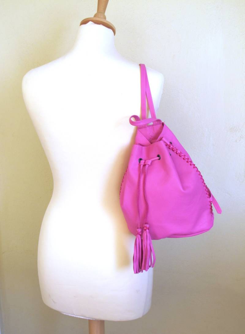 Kleiner Frauen Oder Mädchen Handgemachter Lederrucksack in 9 Farben Erhältlich von TUMABROTHERS