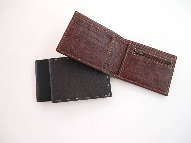 Männergeldbörse Handgefertigt Aus Hochwertigem Rindsleder. in Drei Farben Erhältlich von TUMABROTHERS