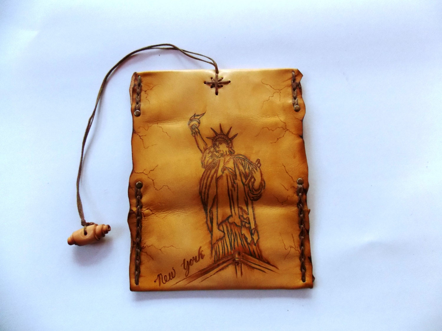 Neuer Handgemachter Exclusiver Leder Tabakbeutel. New York Brandmalerei von TUMABROTHERS