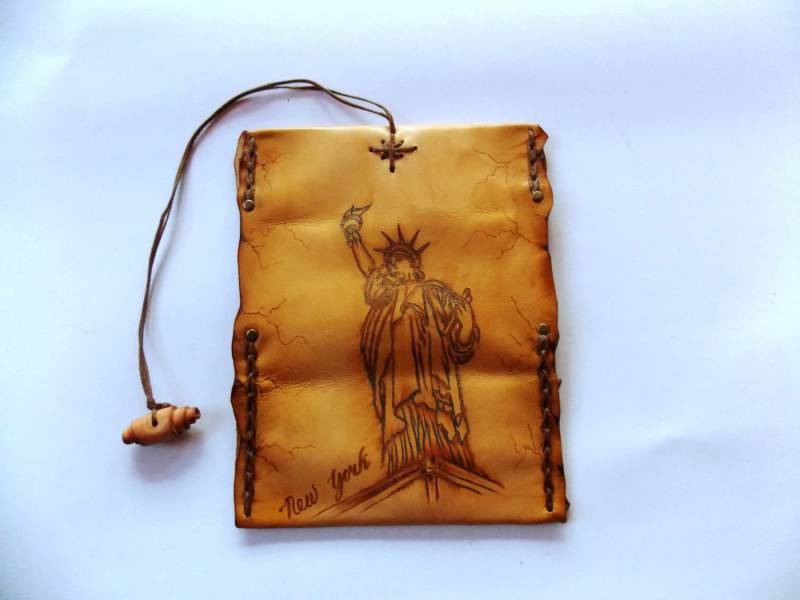 Neuer Handgemachter Exclusiver Leder Tabakbeutel. New York Brandmalerei von TUMABROTHERS