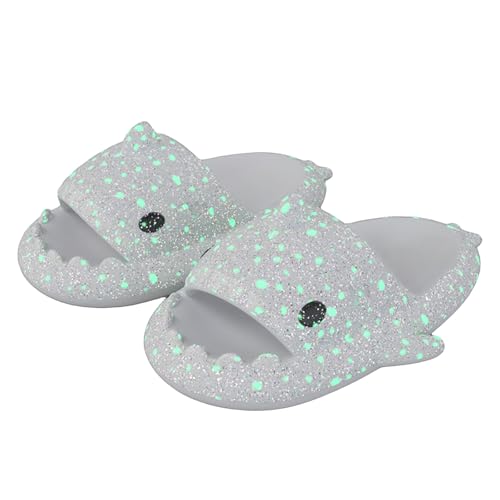 TUOJINRUIDA Nachleuchtendes Hai Schlappen Unisex Shark Slides Slippers Badelatschen für Herren or Damen Hausschuhe Latschen für Strandhaus Dusche entspannte Stunden am Pool 38-39 von TUOJINRUIDA