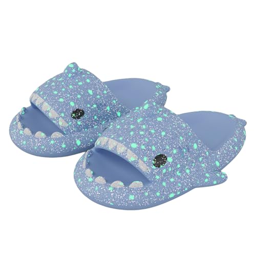 TUOJINRUIDA Nachleuchtendes Hai Schlappen Unisex Shark Slides Slippers Badelatschen für Herren or Damen Hausschuhe Latschen für Strandhaus Dusche entspannte Stunden am Pool 42-43 von TUOJINRUIDA