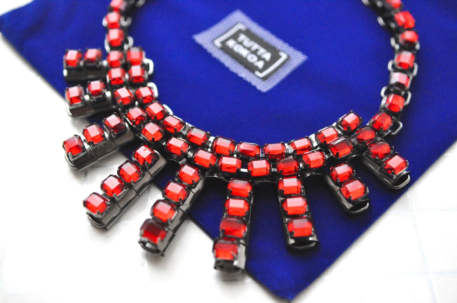 Rote Kristalle Rubin Rot Strass Klobige Modeschmuck Halskette Brautjungfer Geschenk Rote Kristalle Rubin Rot Strass Klobige Modeschmuck Halskette Brautjungfer Geschenk von TUTTAKOKOA
