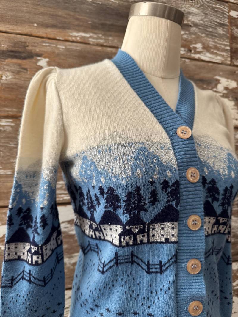 Vintage 70Er Jahre Taillierter Strick Lurex Pullover Urlaubsszene; 60Er Cropped Feminine Winter Button Up Cardigan Weihnachten V Ausschnitt Lametta von TWRECKSVINTAGE
