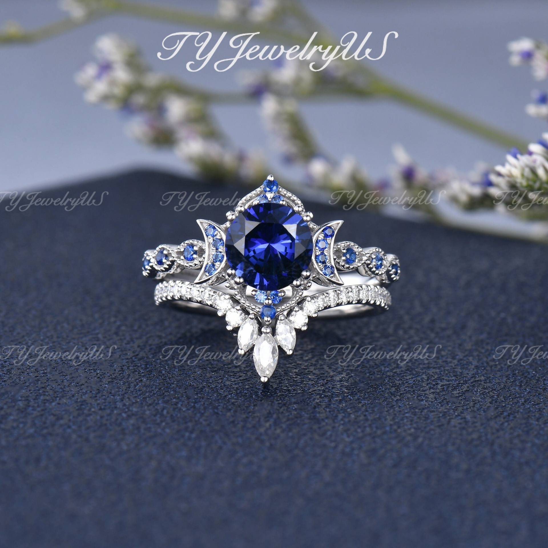 7mm Rundschliff Lab Sapphire Verlobungsring Set Weißgold Braut Antik Milgrain Vine Mond Ring 2 Stück Marquise Chevron Band von TYJewelryUS