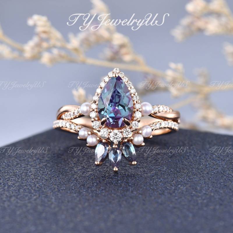 Alexandrit Verlobungsring Set Weißgold Braut Halo Diamant Infinity Ehering Natürliche Perle Birthstone Ring Stacking von TYJewelryUS