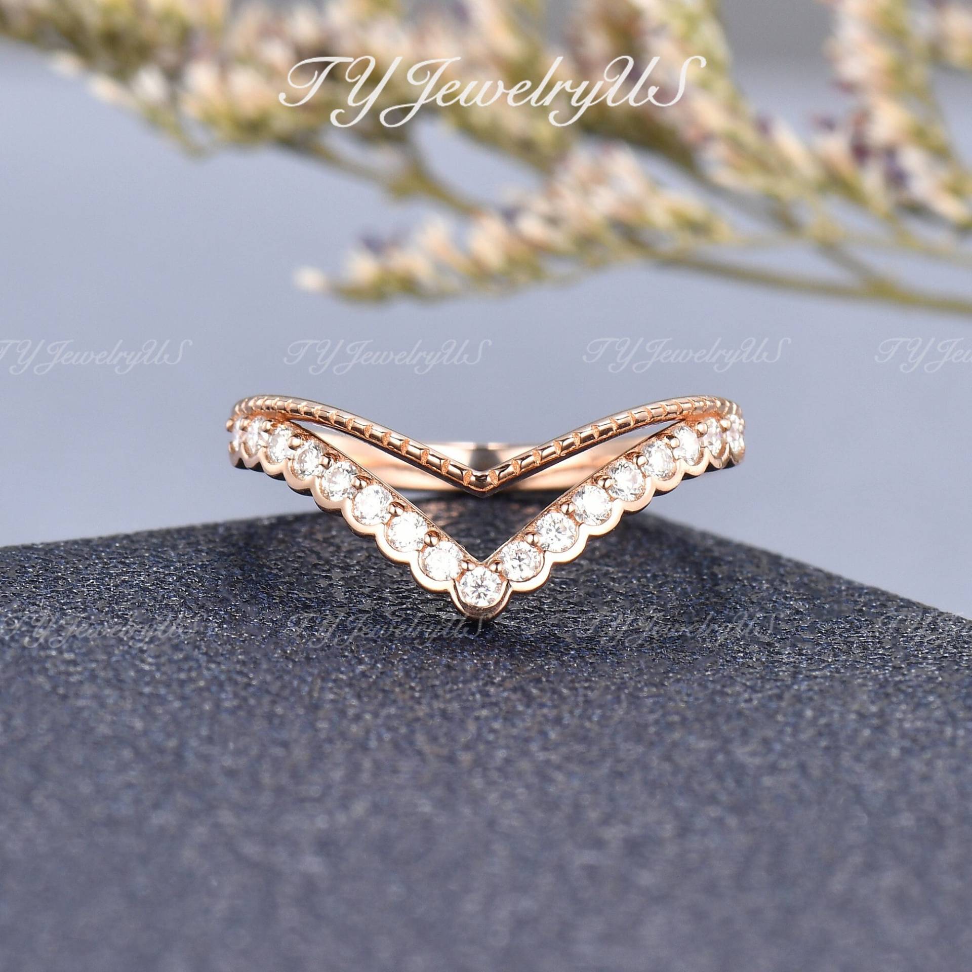 Benutzerdefinierte Geschwungene Hochzeit Band Frauen Weißgold Runde Diamanten Ring Moissanite Chevron Milgrain Cluster Einzigartiger Passender 2 von TYJewelryUS