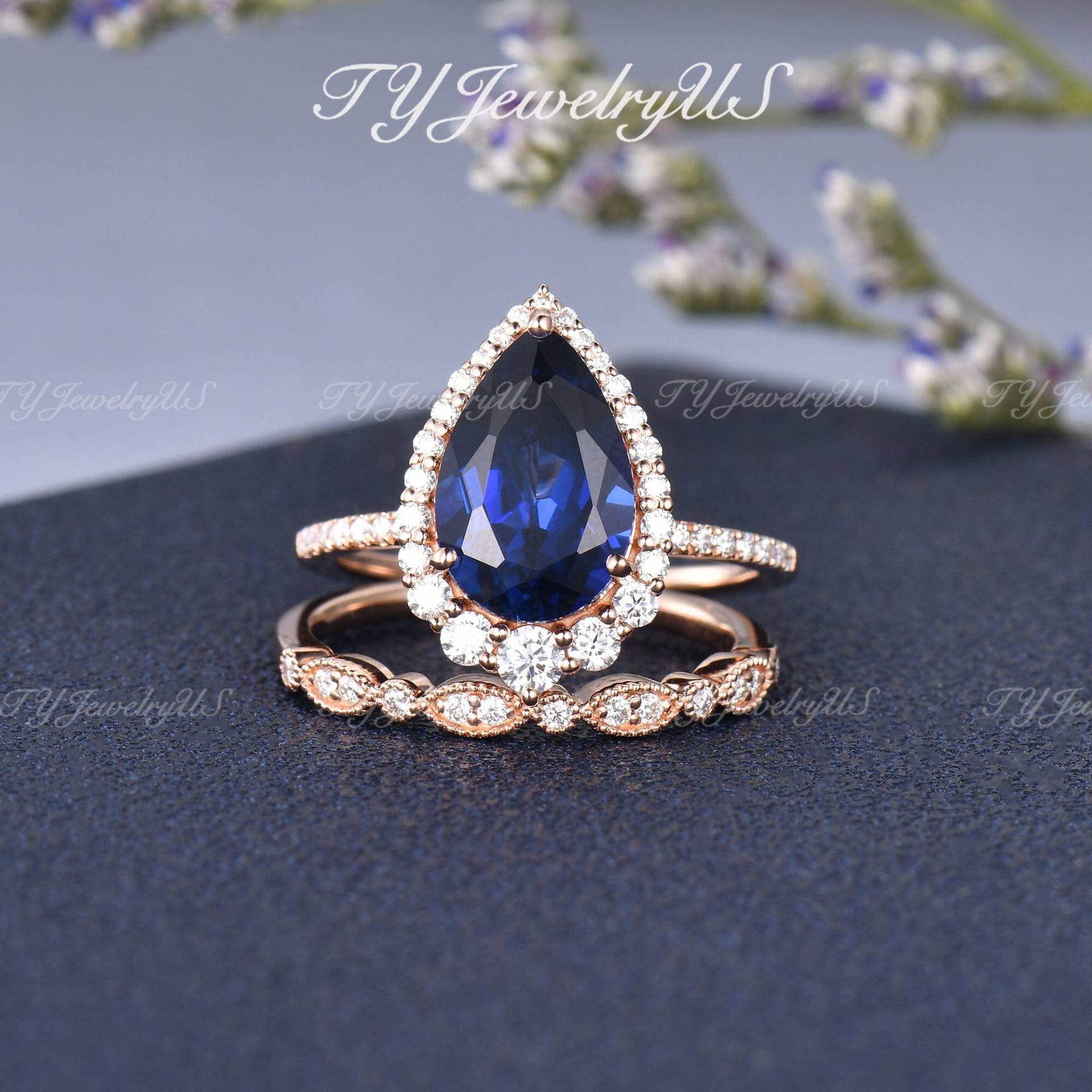 Birnenförmige Lab Sapphire Verlobungsring Rose Gold Diamant Halo Braut Set Frau Antik Cluster Milgrain Band September Birthstone von TYJewelryUS