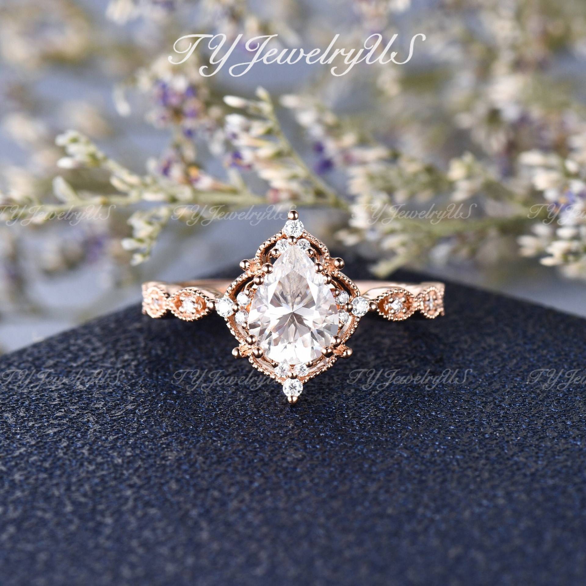 Birnenförmige Moissanite Ring Frau 1.2Ct Verlobungsring Art Deco Rose Gold Antike Blume Halo Rebe Milgrain Inspiriert von TYJewelryUS