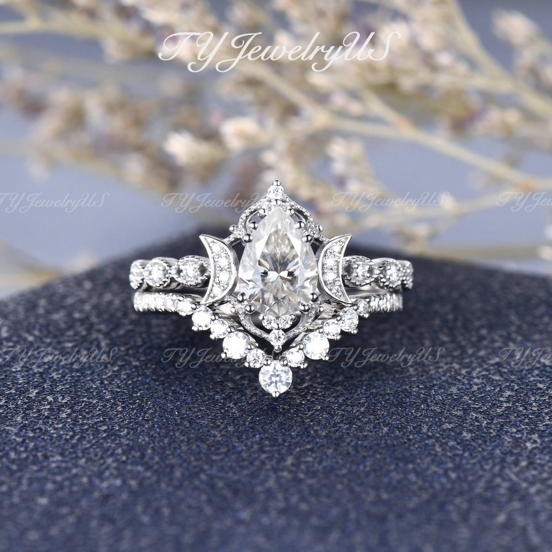 Birnenförmige Moissanite Verlobungsring Weißgold Mond Halbmond Ring Set 2 Stück Antike Alternierende Art Deco Blumenranke Braut Frau von TYJewelryUS