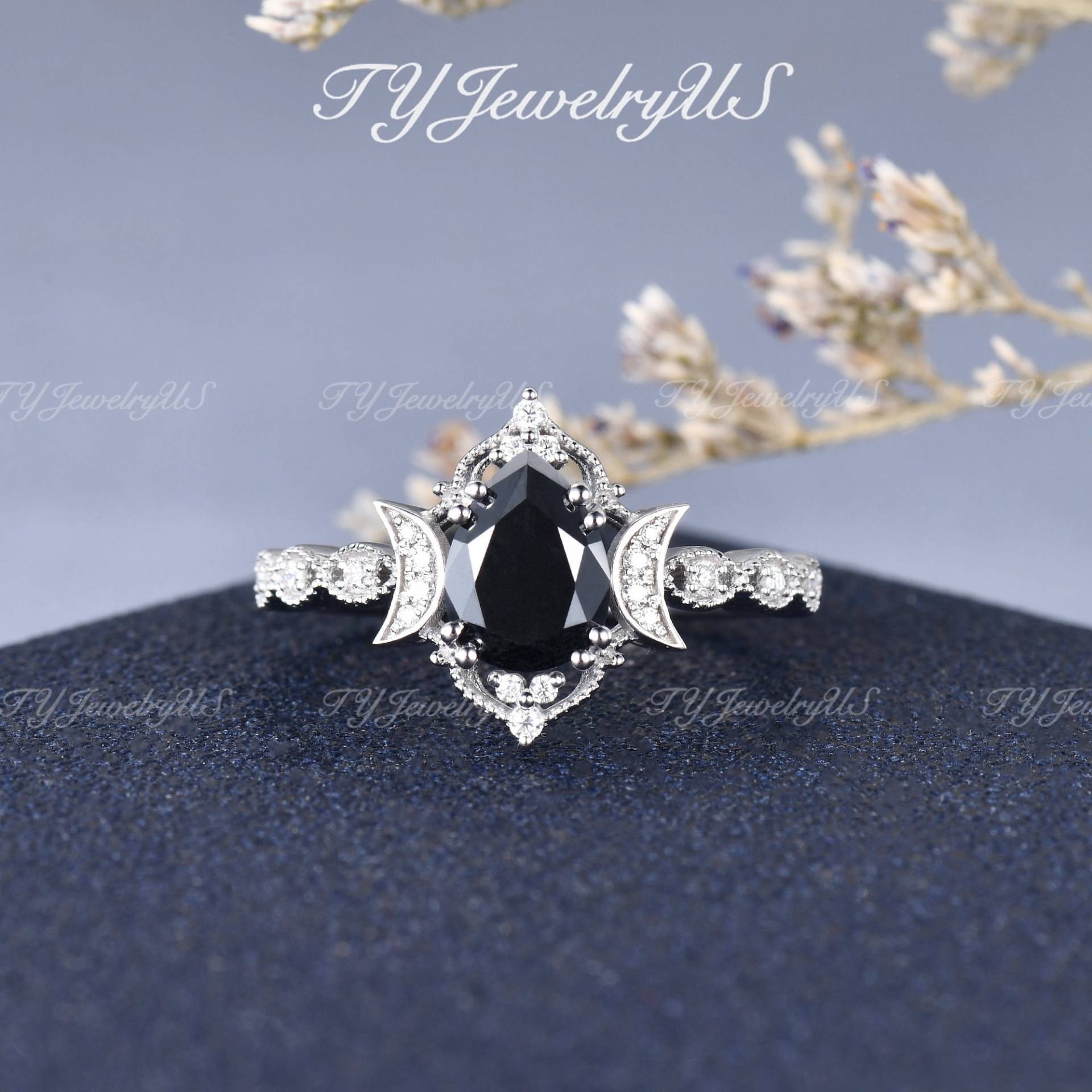 Birnenförmiger Schwarzer Moissanite Verlobungsring Weißgold Antik Stacking Vine Mond Ring Art Deco Milgrain Vintage Schmuck von TYJewelryUS