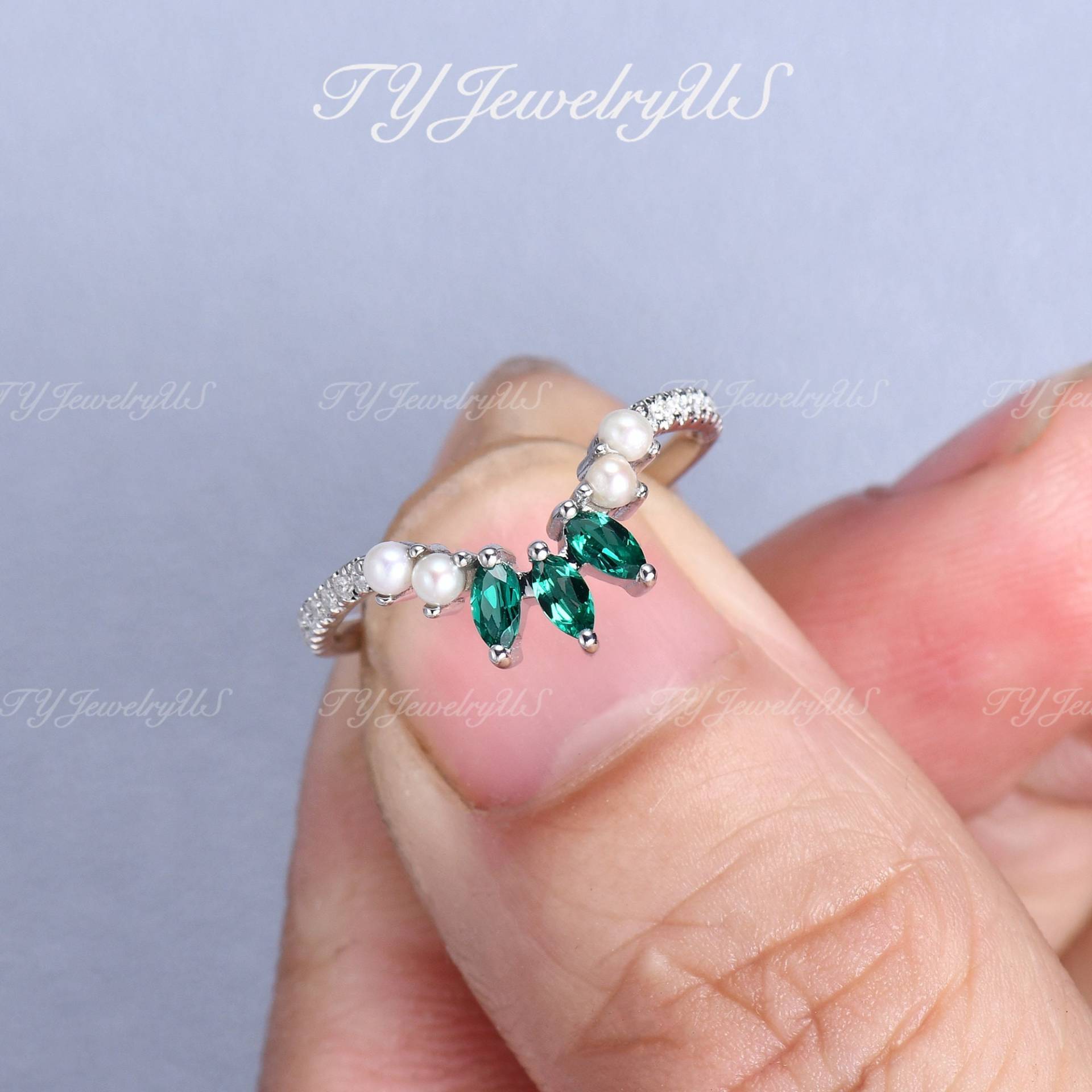 Birnenförmiges Smaragd Ehering Lab Cluster Chevron Deco Band Frau Halb Eternity Weißgold Natürliche Akoya Perle Matching Birnenförmiges Smaragd Ehering Lab Cluster Chevron Deco Band Frau Halb Eternity Weißgold Natürliche Akoya Perle Matching von TYJewelryUS