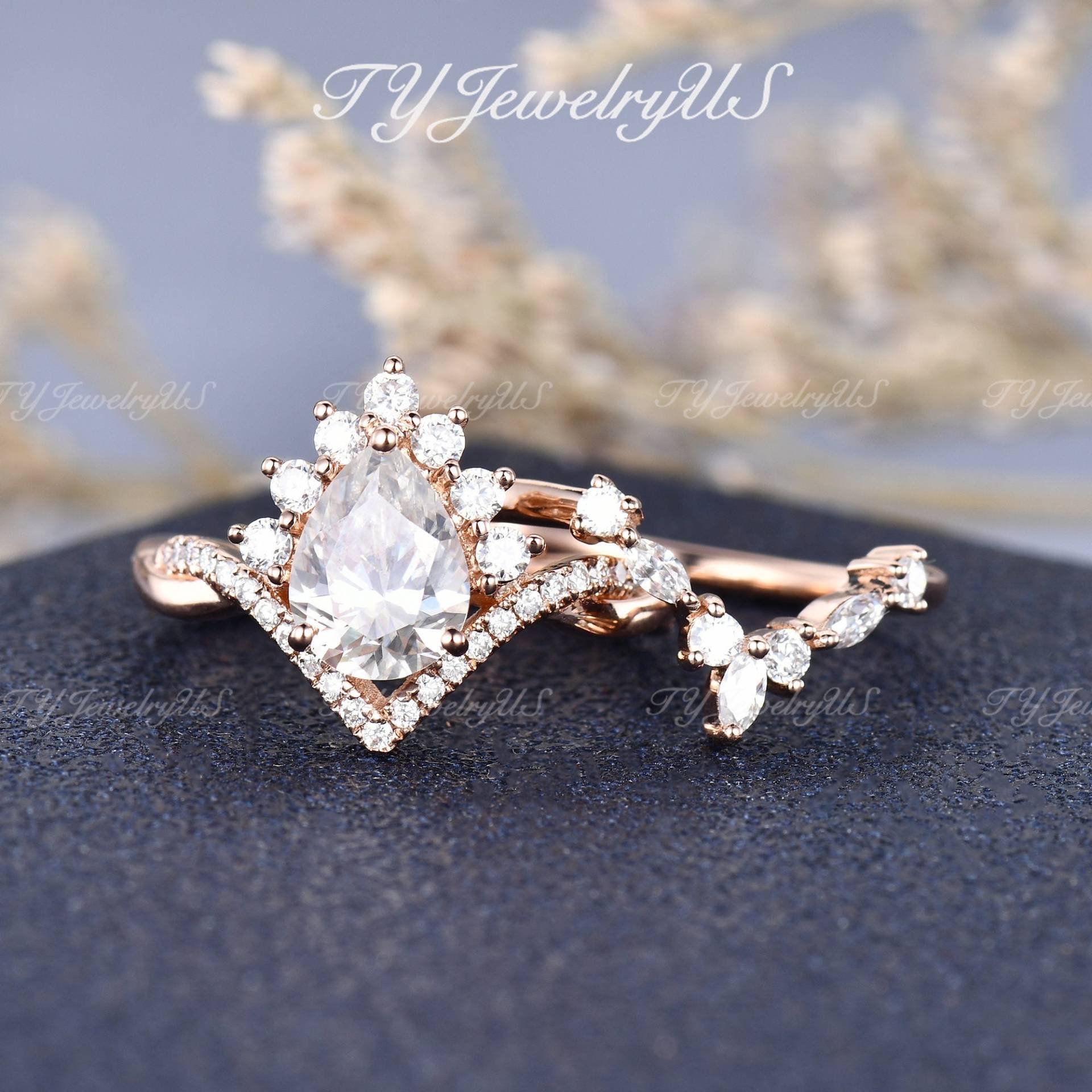 Cluster 1.5Ct Moissanite Verlobungsring Set Rose Gold Birne Braut Frau Halb Eternity Diamant Infinity Ring Art Deco von TYJewelryUS