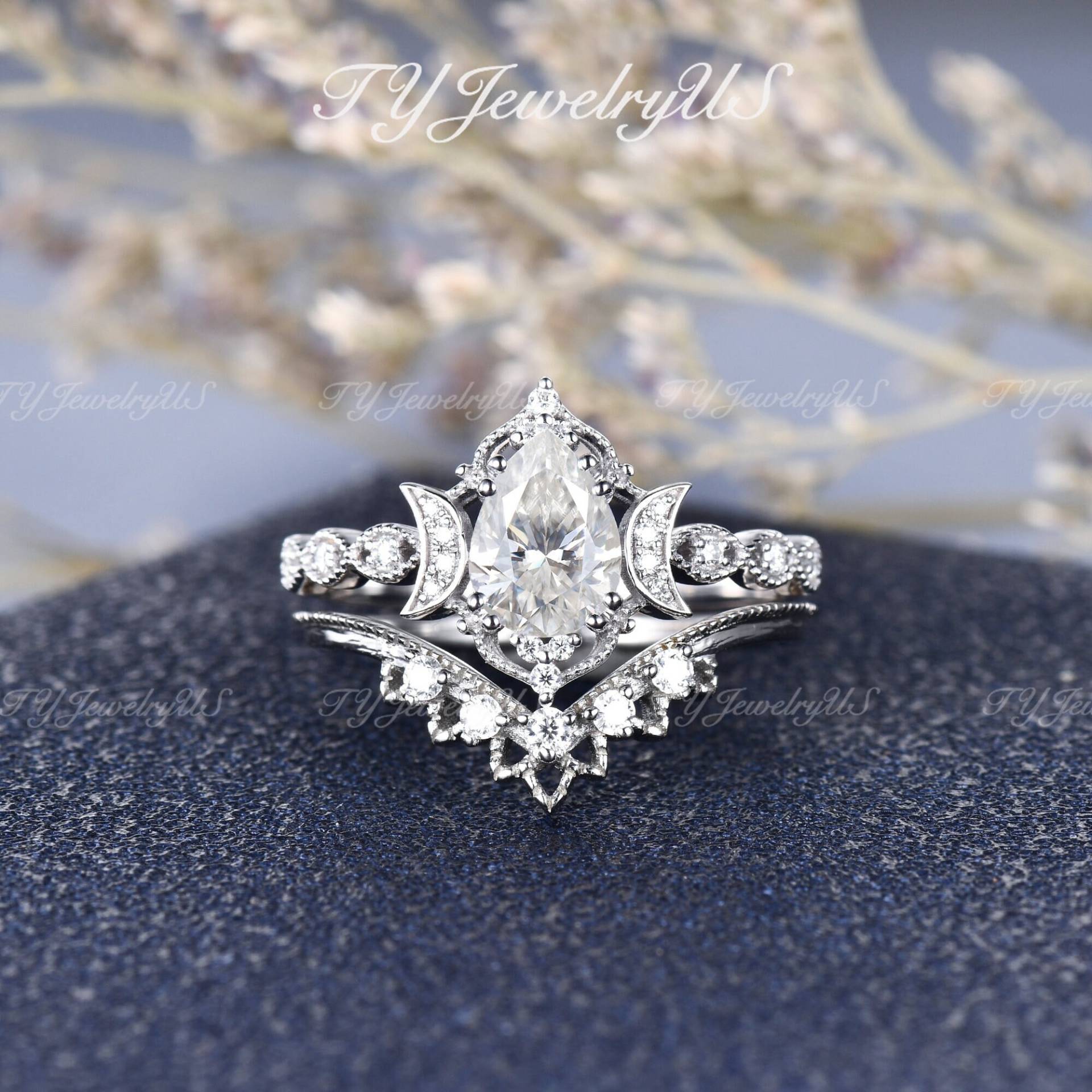 Einzigartige Moissanite Verlobungsring Boho Vine Braut Set 2 Stück Weißgold Birnenförmigen Ehering Frau Antik Art Deco Milgrain Ring Vintage von TYJewelryUS