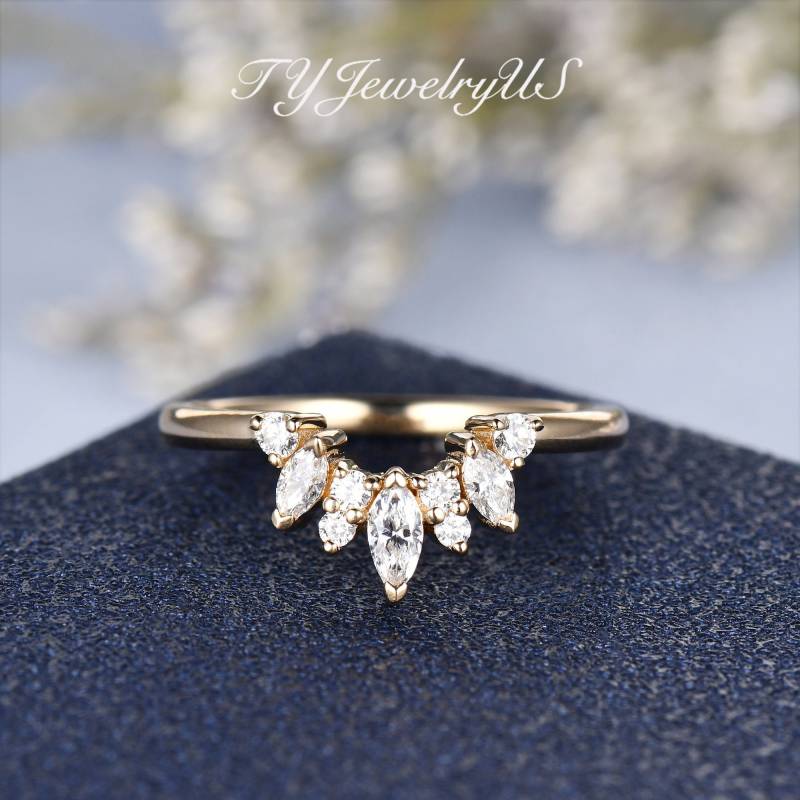 Gelb Gold Diamant Ehering Frau Gebogen Marquise Form Passenden Stapel Band Braut Nach Maß Personalisierte Fit von TYJewelryUS