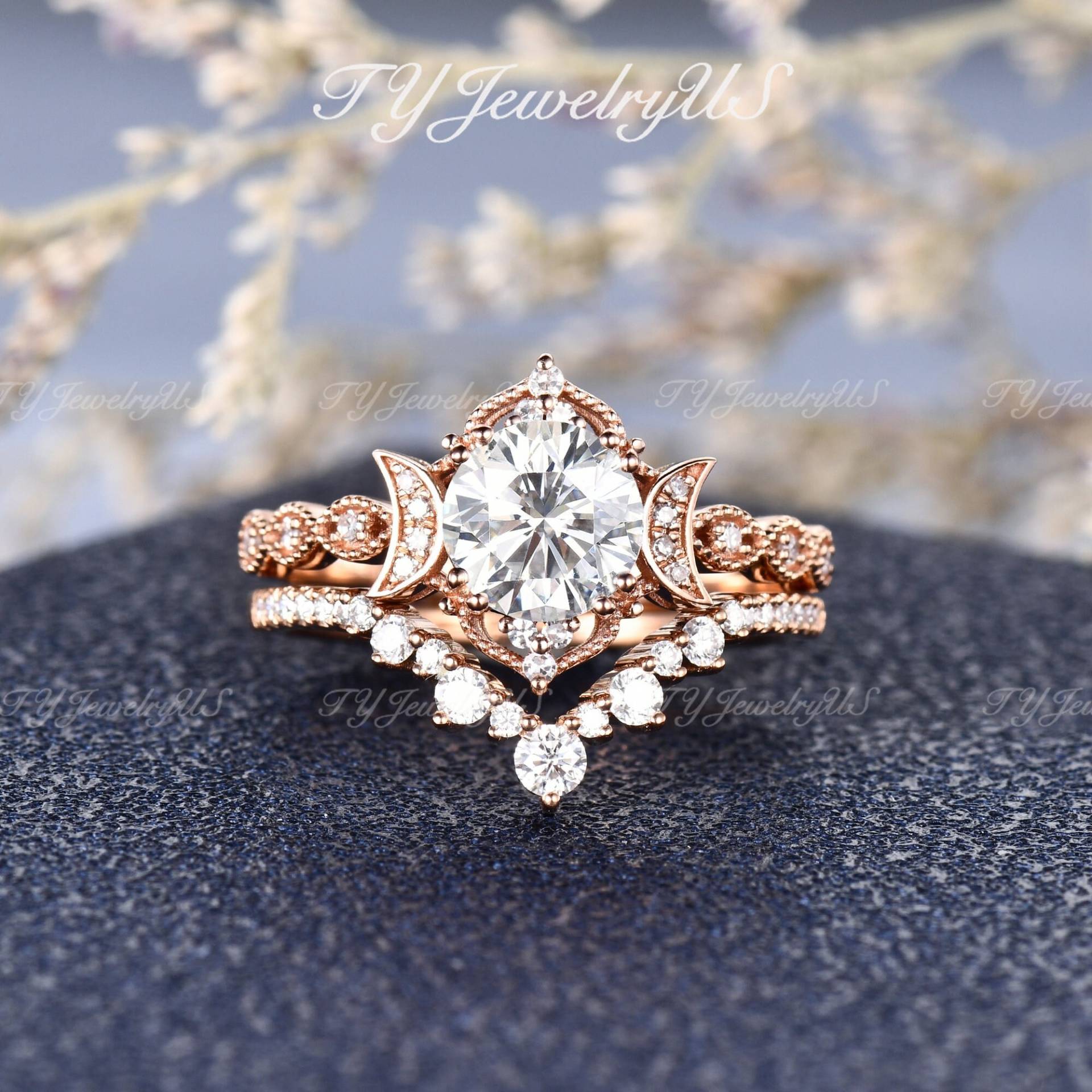 Moissanite Verlobungsring Set Frau Rose Gold Rundschliff Braut Art Deco Rebe Heiligenschein Ehering Antik Cluster Milgrain Ring von TYJewelryUS