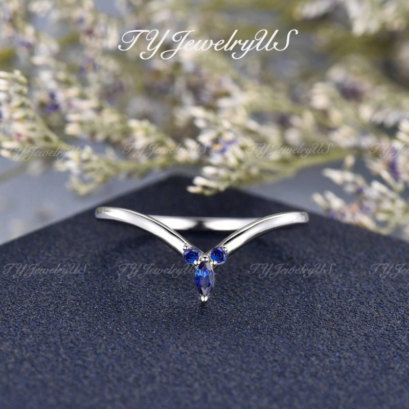 Saphir Ehering Antik Weiß Gold Gebogen Frau Marquise Cut Passendes Band Chevron V-Förmige Custom Fit Ring von TYJewelryUS