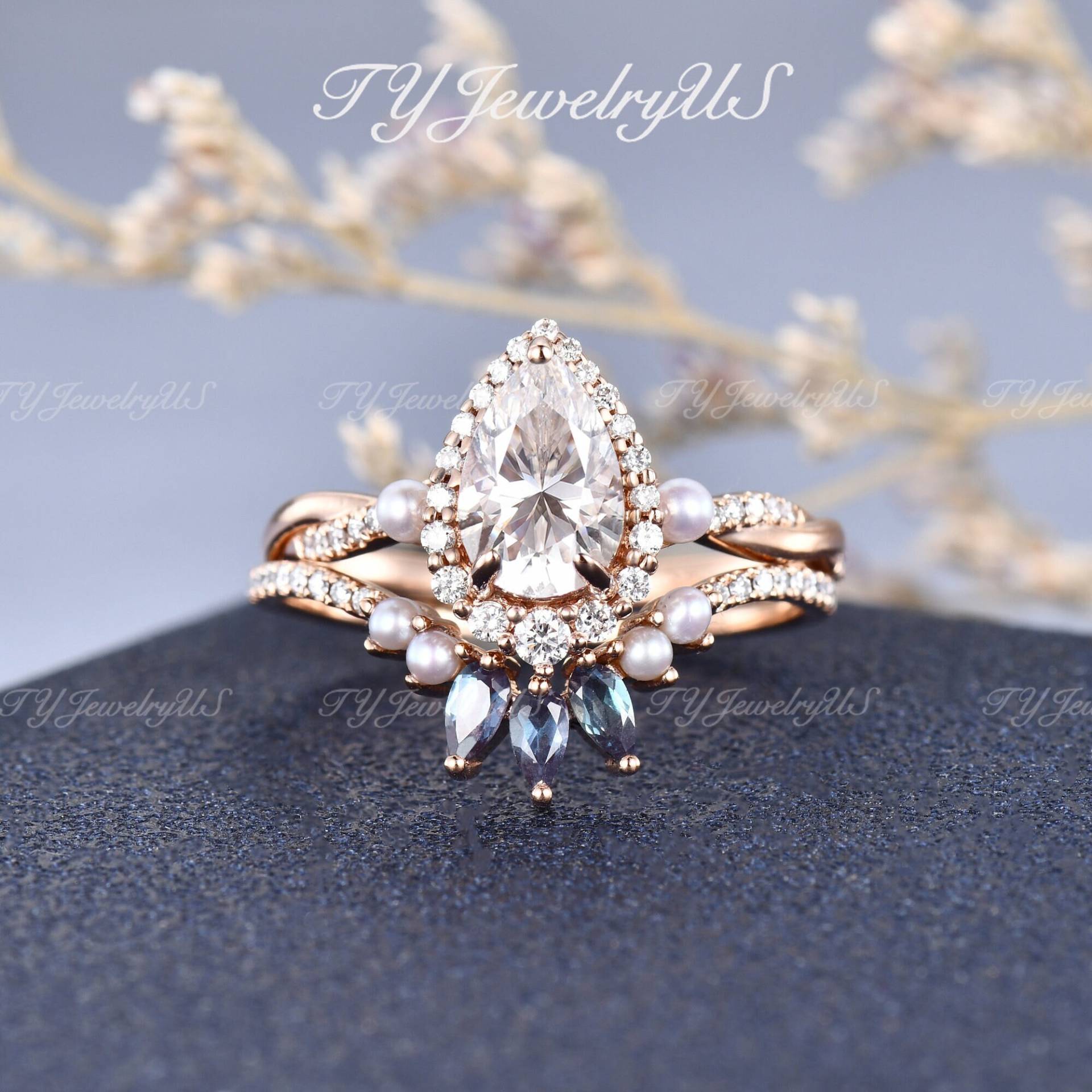 Tropfen Moissanite Verlobungsring Set Rosegold Hal Diamondo Ring Antike Infinity Twist Perlen Ehering 2 Stück Alexandrit Gebogene Band von TYJewelryUS