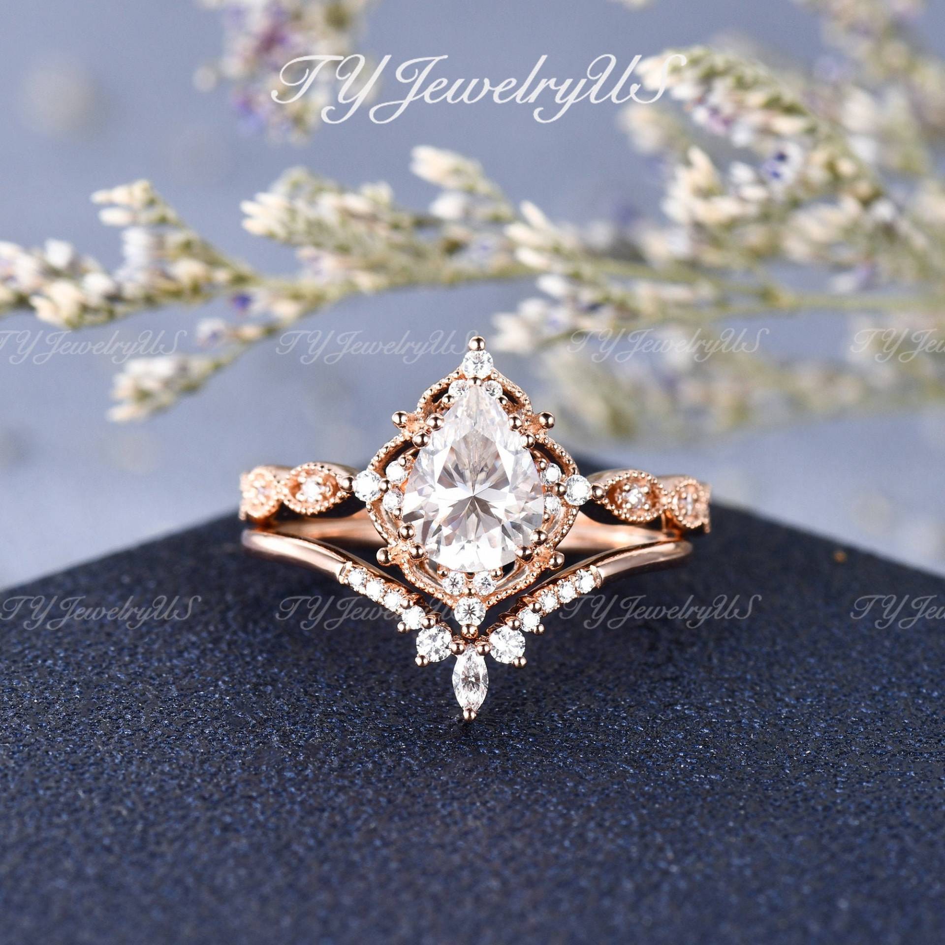 Vintage Inspiriert Moissanite Verlobungsring Marquise Gebogen Ehering Set Rose Gold Vine Milgrain Cluster Ring Blume Halo Braut von TYJewelryUS