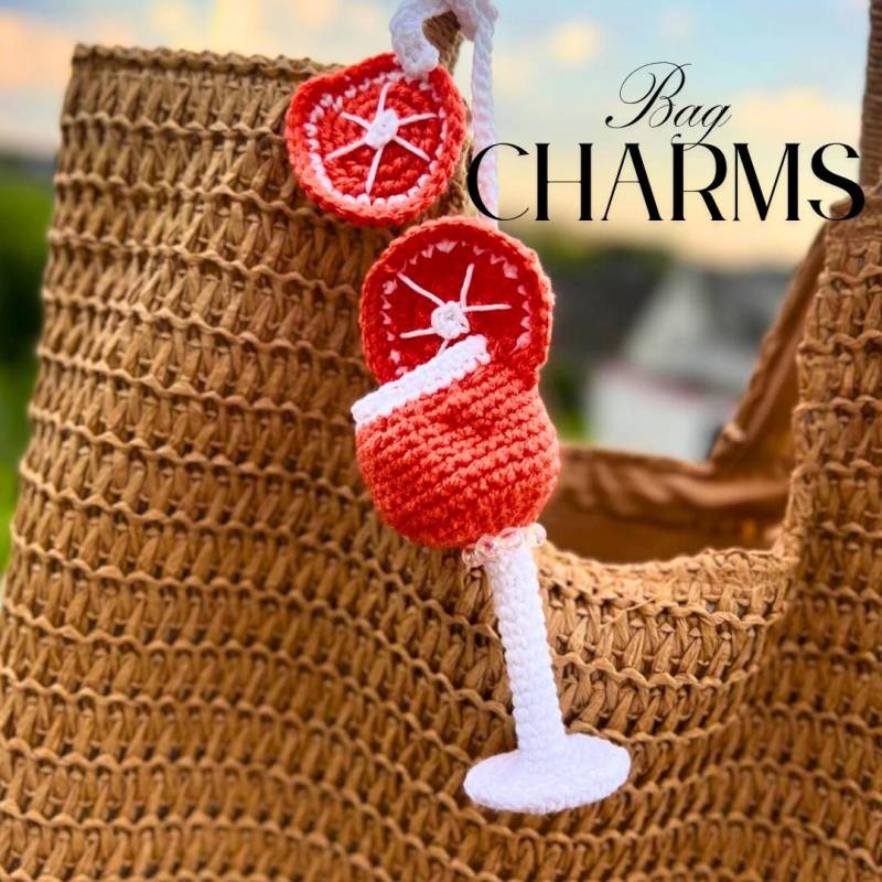 Sommer Bag Charm | Cocktail Bag Charm Gehäkelter Taschenanhänger Geschenk Plüsch Handmade Sommer Trend Aperol Anhänger von TaDaHaekelgeschenk