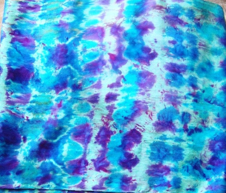 Türkis & Lila Seidenschal Handbemalt, Gebatikt Türkis & Lila Seidenschal Handbemalt, Gebatikt von TabbyCatStudioCanada