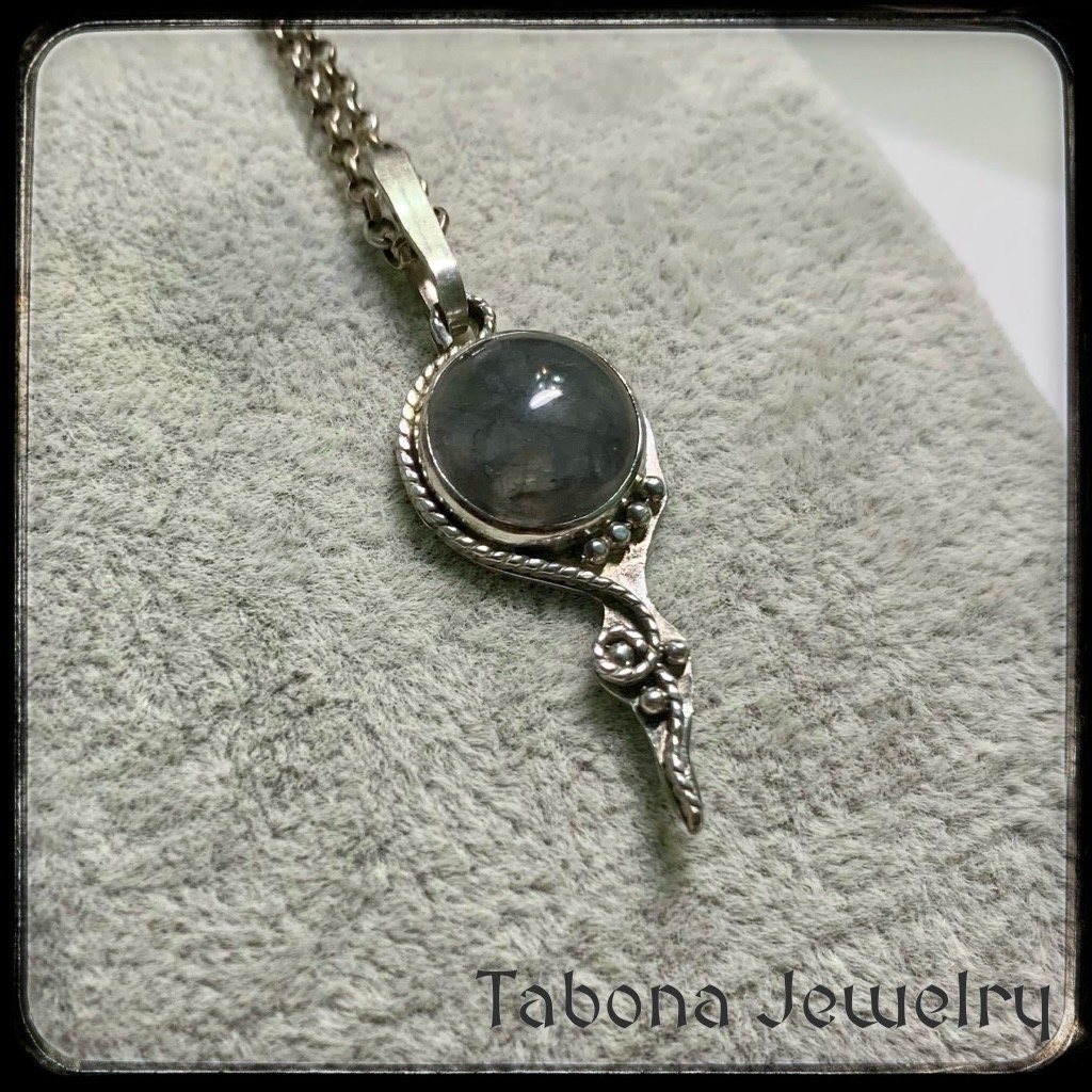 Vademecum Anhänger Vademecum Anhänger von TabonaJewelry