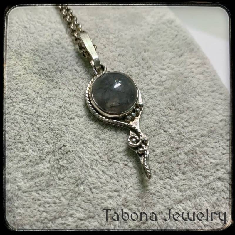 Vademecum Anhänger Vademecum Anhänger von TabonaJewelry