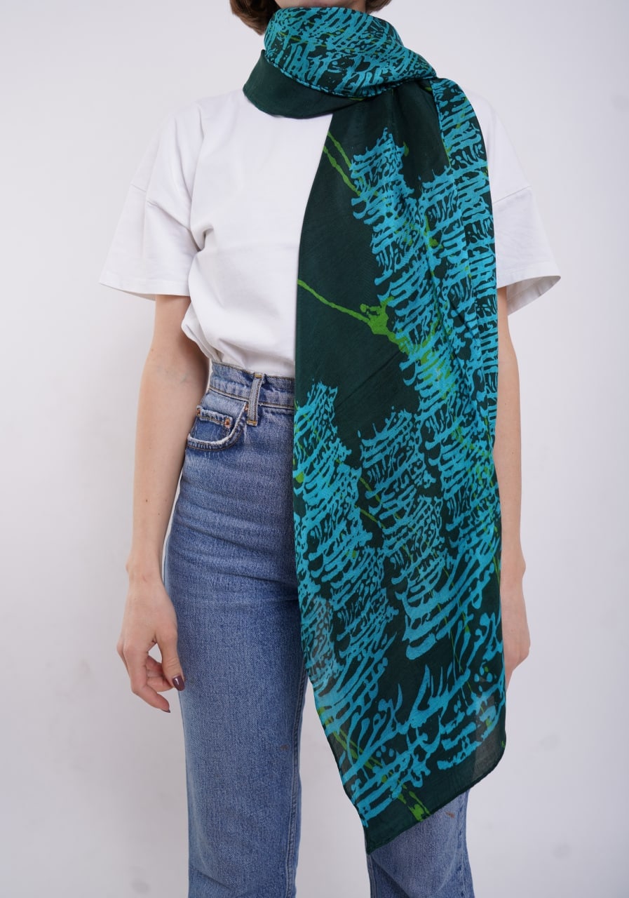 Handbedruckter Seidenschal , Tuch, Halstuch, Batik Print, 164 X 56 cm Handbedruckter Seidenschal , Tuch, Halstuch, Batik Print, 164 X 56 cm von TabrizBazar