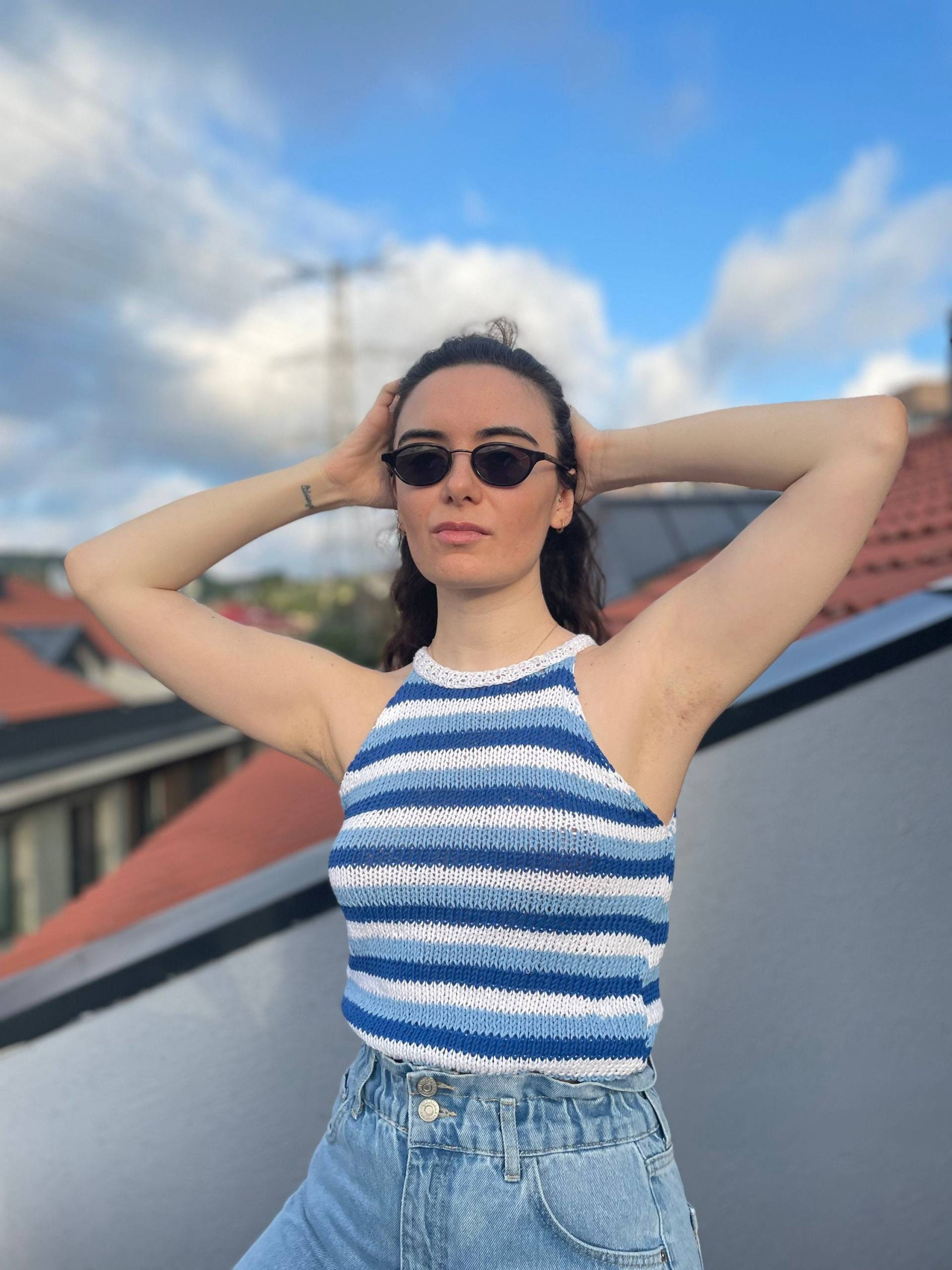 Crop-Top Süß, Gestreift, Blau Und Weiß Für Frauen, Handgestrickt, Neckholder von Tacadesign