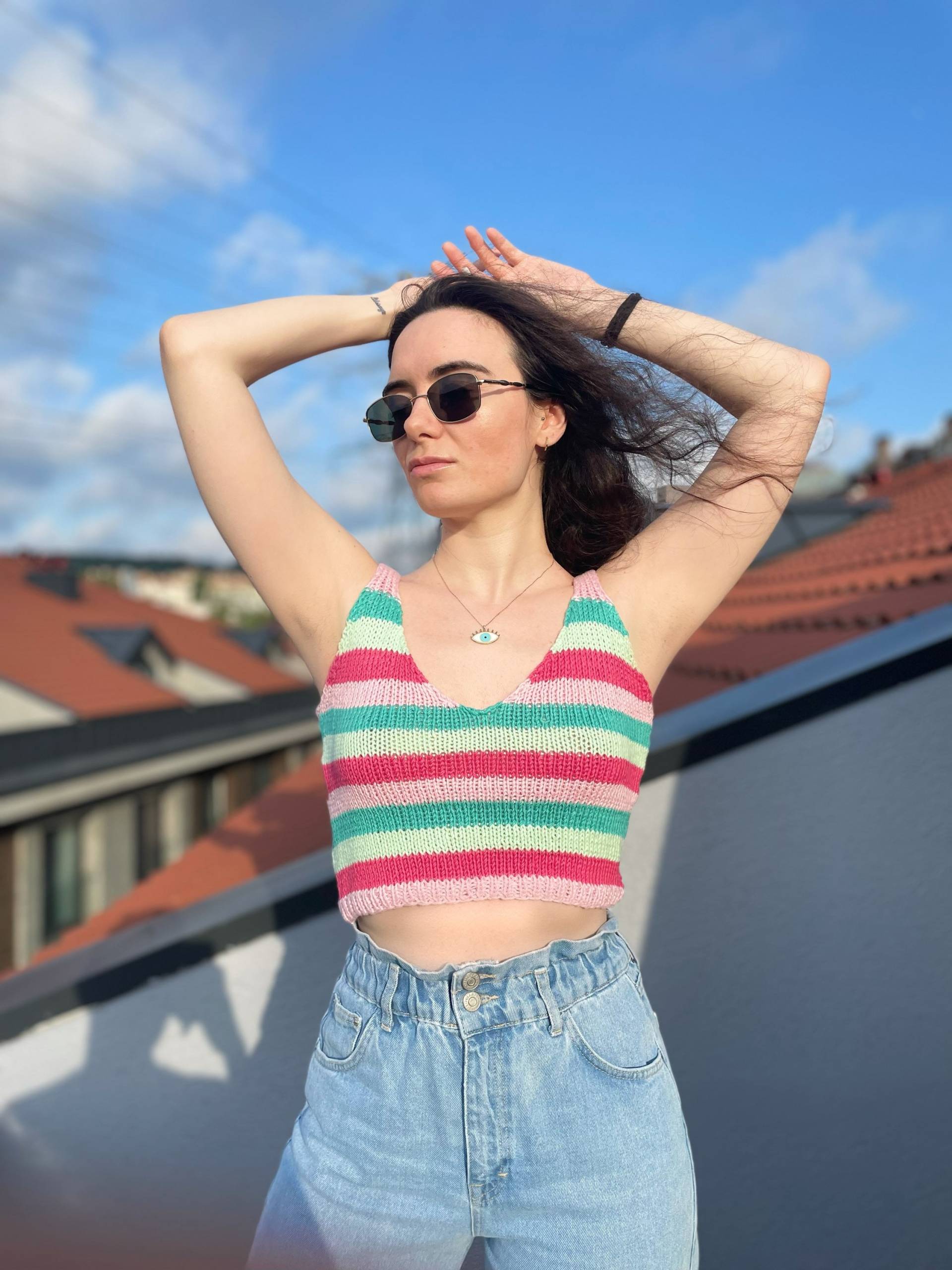 Crop-Top Süß, Gestreift, Rosa Und Grün Für Frauen, Handgestrickt, Träger-Crop-Top von Tacadesign