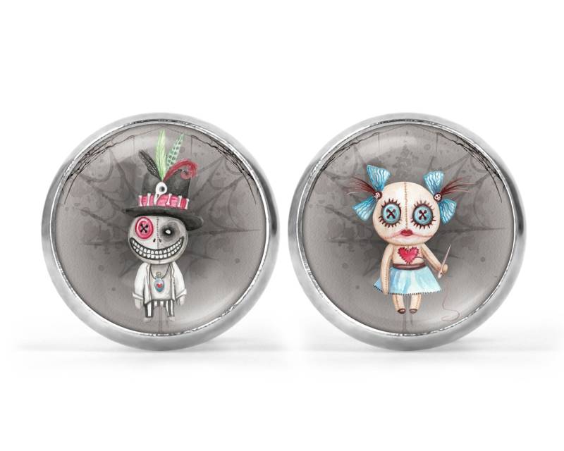 Damen Ohrstecker Mit Motiv Voodoo Puppen Unisex Ohrringe Edelstahl Silber Schwarz Ohrschmuck Cabochon von TachinedasCreative