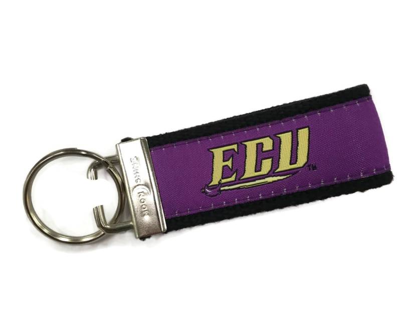 Es Handelt Sich Um Einen Lizensierten Schlüsselanhänger Der Ecu East Carolina Universität Es Handelt Sich Um Einen Lizensierten Schlüsselanhänger Der Ecu East Carolina Universität von TackleandHollar