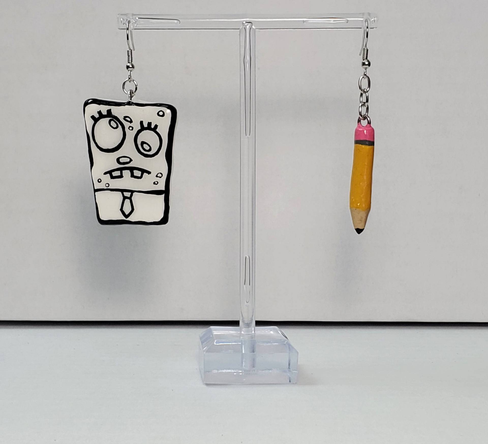 Gekritzel Bob Ohrringe Baumelnde Doodle & Bleistift Gekritzel Bob Ohrringe Baumelnde Doodle & Bleistift von TacoCatMeoww