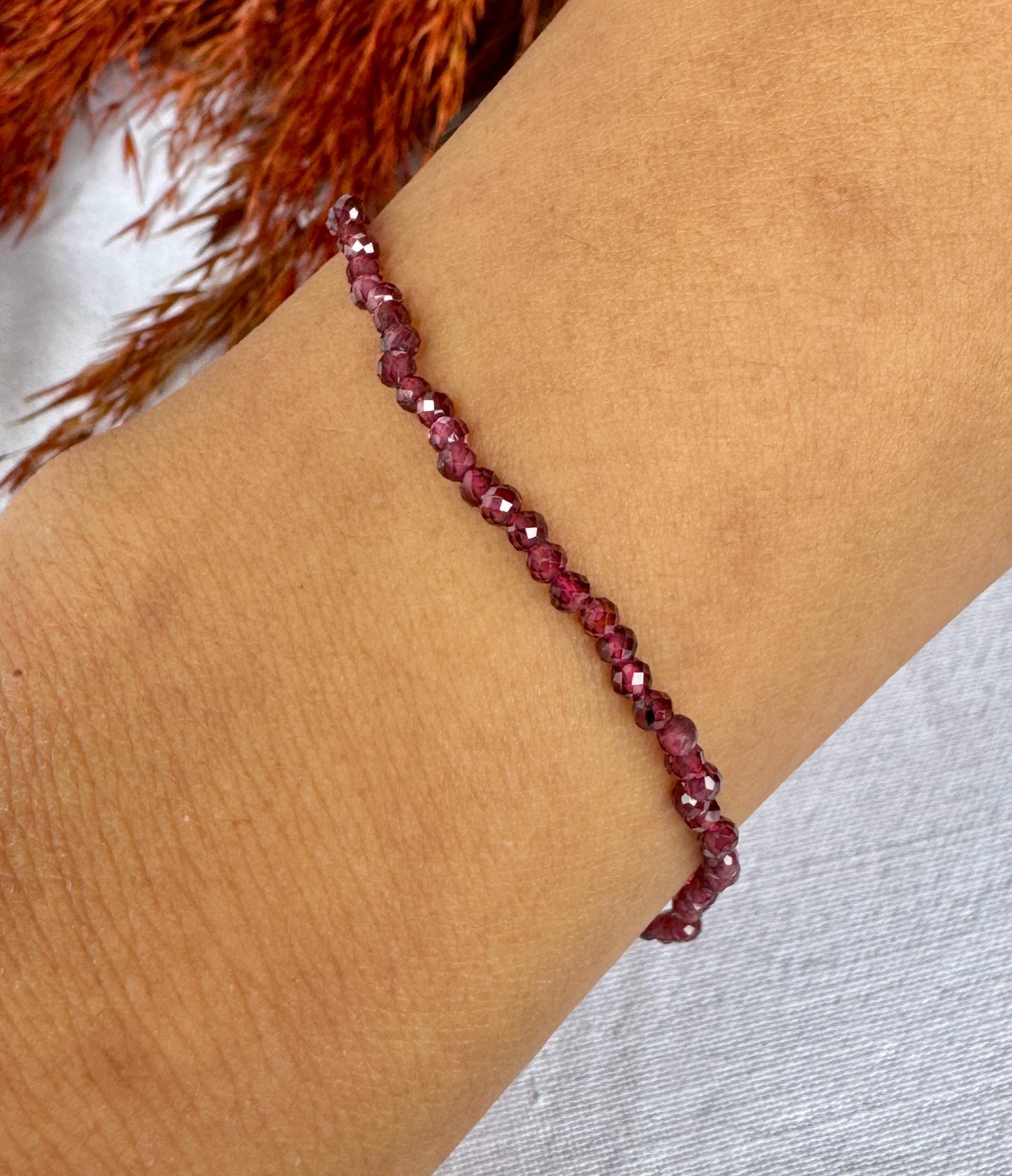 Zartes Granat Armband Damen - Edler Edelstein Schmuck, Facettierte 2 Mm Perlen, Verstellbar, Elegantes Geschenk Für Sie von TaddartMinerals