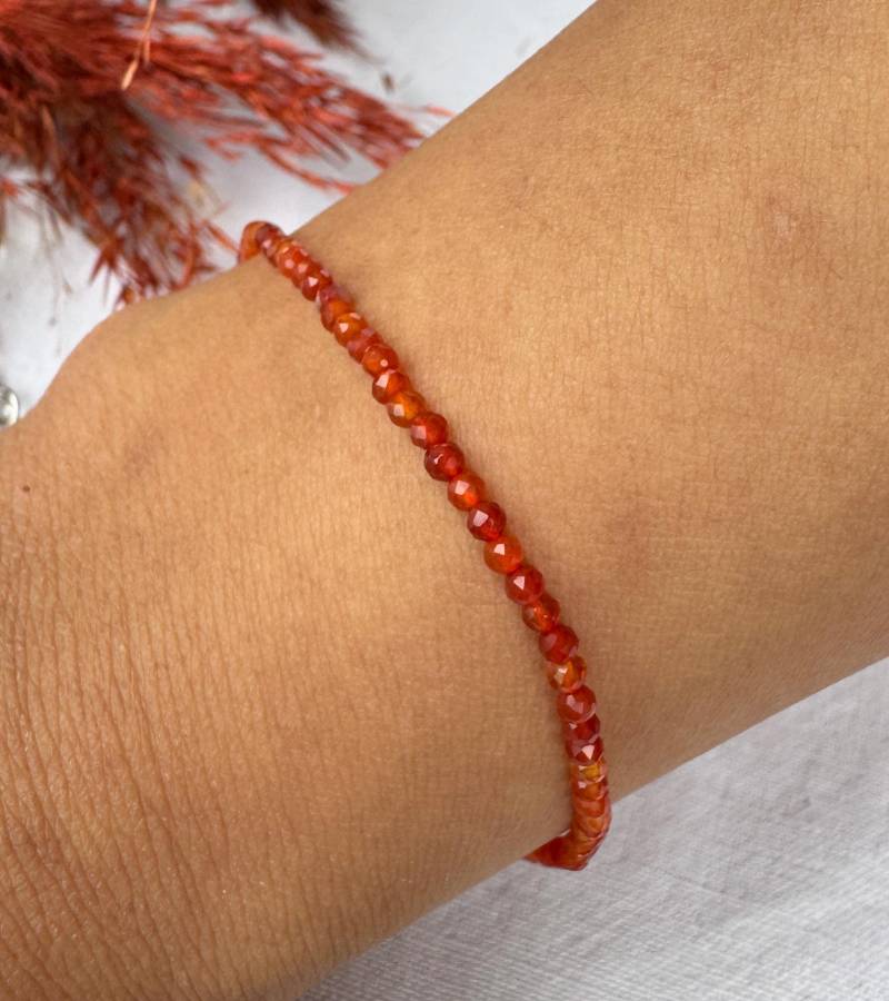 Zartes Karneol Armband Damen - Edler Edelstein Schmuck, Facettierte 2 Mm Perlen, Verstellbar, Elegantes Geschenk Für Sie von TaddartMinerals