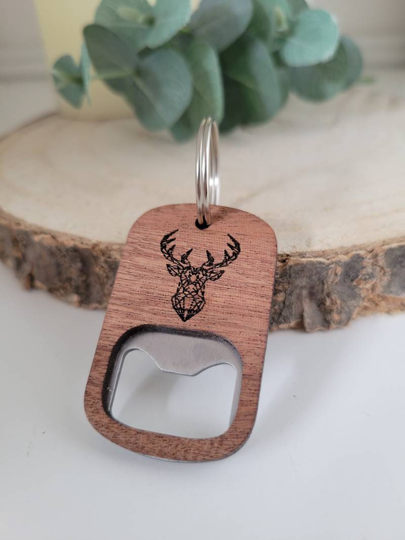 Flaschenöffner Anhänger | Holz Geschenk Männer Schlüsselanhänger Hirsch Jäger von TaddelzShop