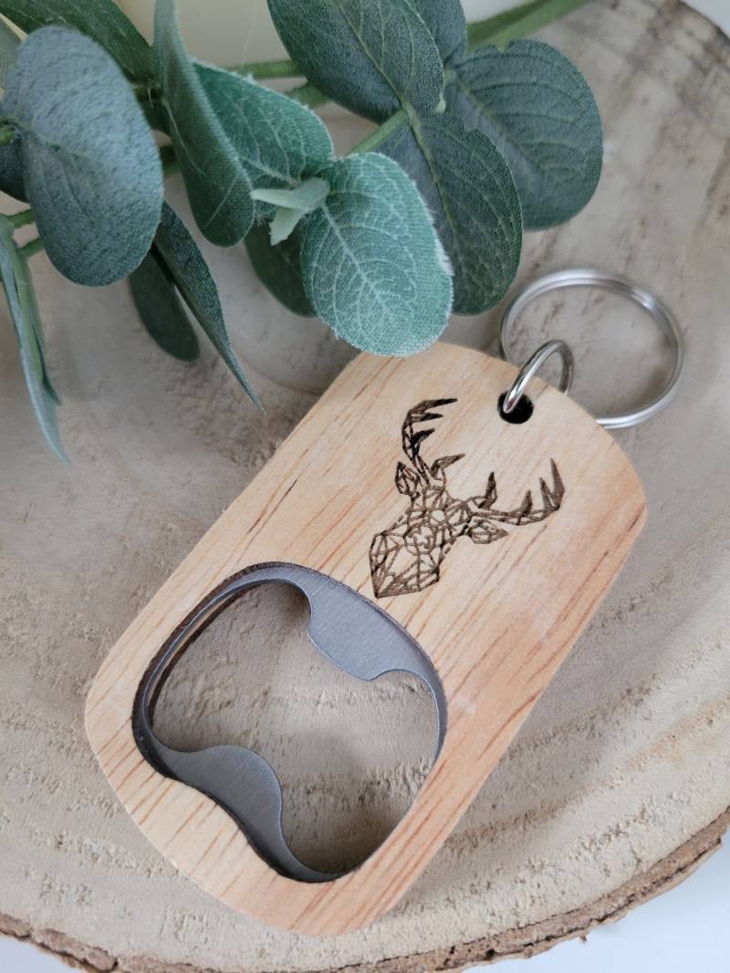 Flaschenöffner Anhänger | Holz Geschenk Männer Schlüsselanhänger Hirsch Jäger von TaddelzShop