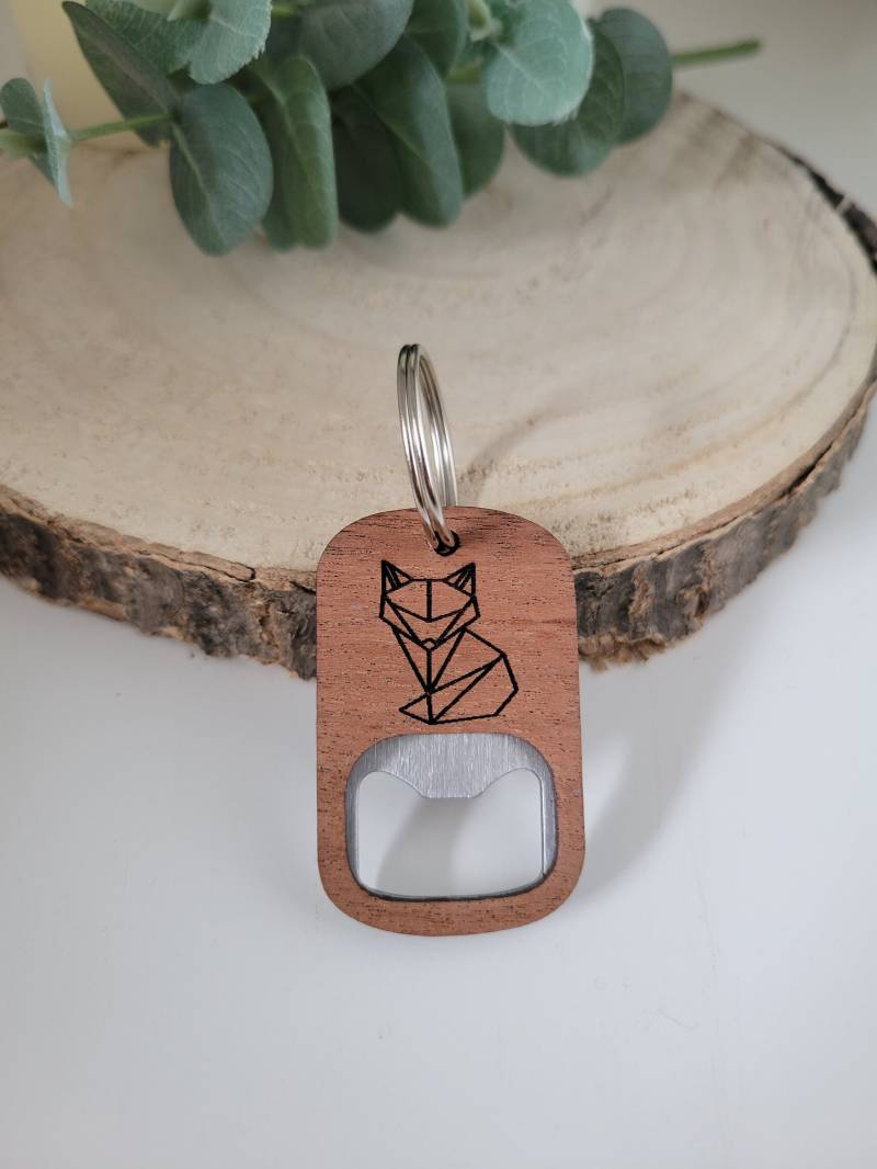 Fuchs Baby Anhänger | Schlüsselanhänger Sitzender Geschenk Fuchsliebhaber Holz Flaschenöffner von TaddelzShop