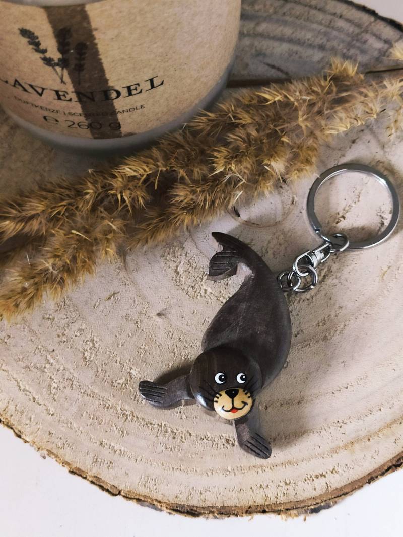 Holz Robbe Anhänger | Robben Geschenk Tieranhänger Schlüsselanhänger Robbenfan von TaddelzShop