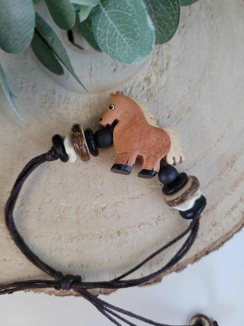 Pferde Armband | Geschenk Reiter Geschenkidee Holz Für Mädchen von TaddelzShop