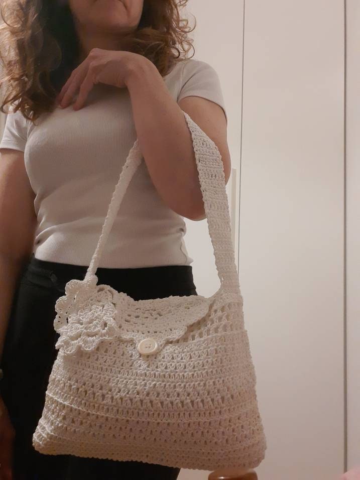 Weiße Borsa in Filo Di Lino Ad Uncinetto Weiße Borsa in Filo Di Lino Ad Uncinetto von TagliaeMaglia