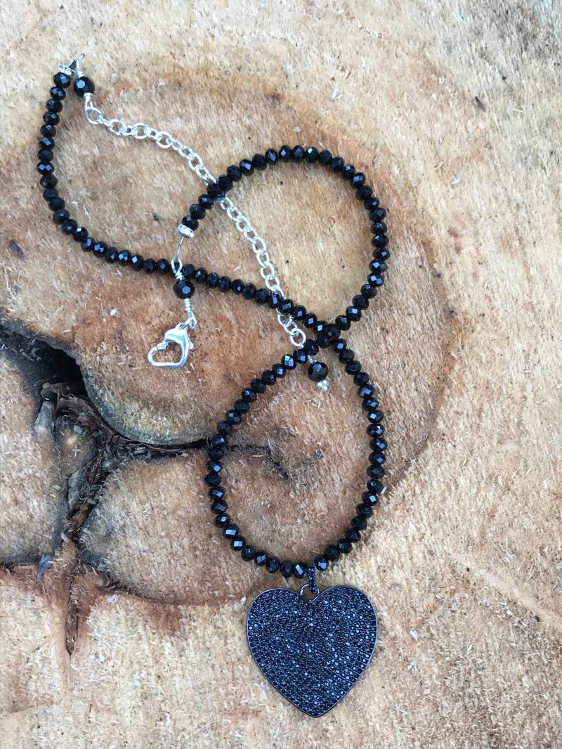 Onyx Facettierte Perlenkette Mit Cz Herz Anhänger von TahoeDesign