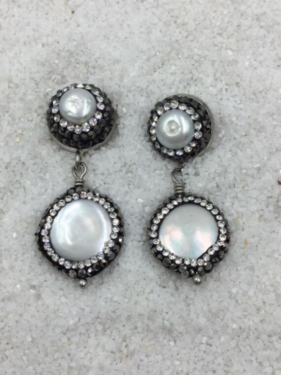 Perle Und Cz Ohrringe Mit Münze Tropfen Perle Und Cz Ohrringe Mit Münze Tropfen von TahoeDesign