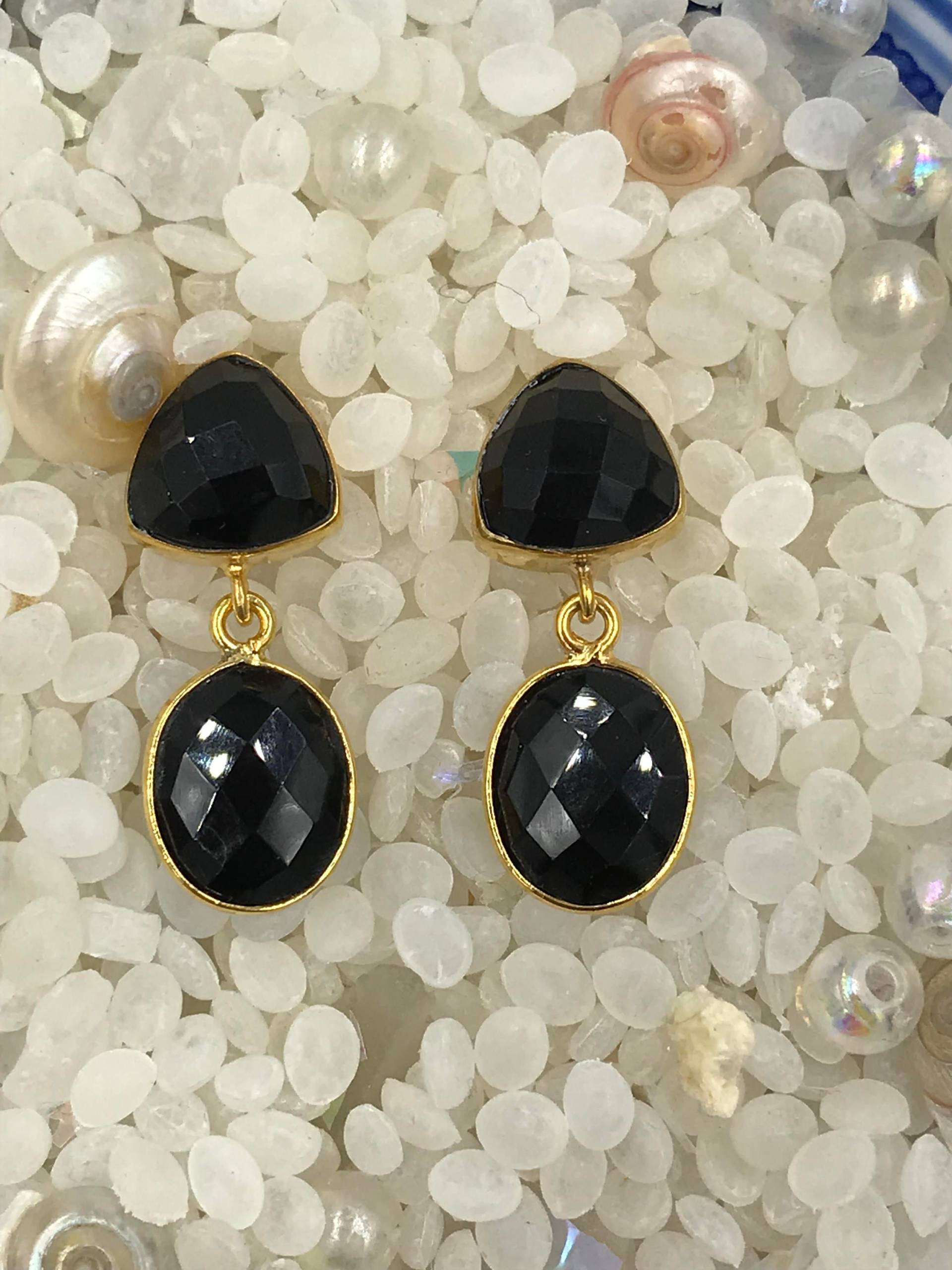 Petite Schwarz Onyx Dreieck Form Pfosten Mit Oval Endop Petite Schwarz Onyx Dreieck Form Pfosten Mit Oval Endop von TahoeDesign
