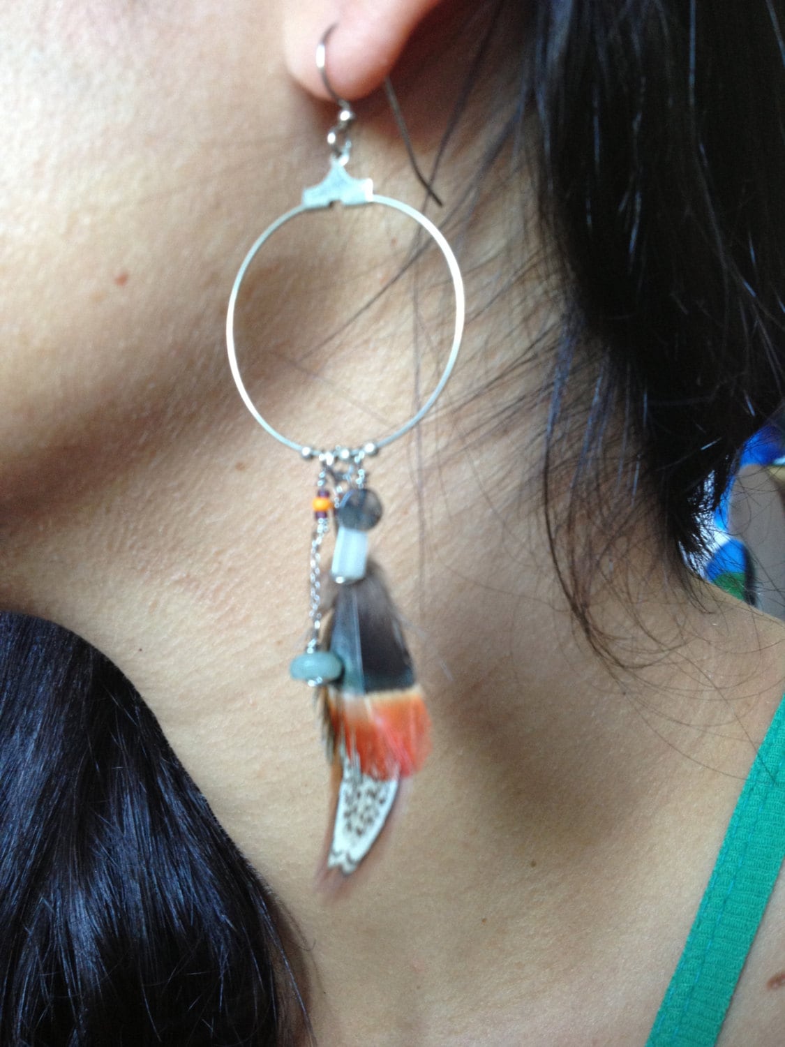 Silber Hoop Charme Ohrringe Silber Hoop Charme Ohrringe von TailfeatherDesignsNY