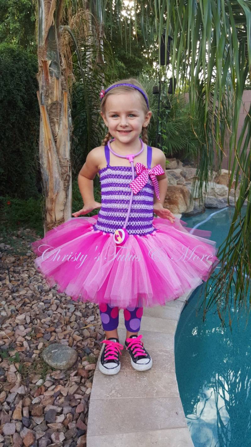 Doc Mcstuffins Tutu Kleid/Doc Kostüm/Doc Outfit/Dr Kostüm/Dr Doc Mcstuffins Tutu Kleid/Doc Kostüm/Doc Outfit/Dr Kostüm/Dr von TailoredTwinkle