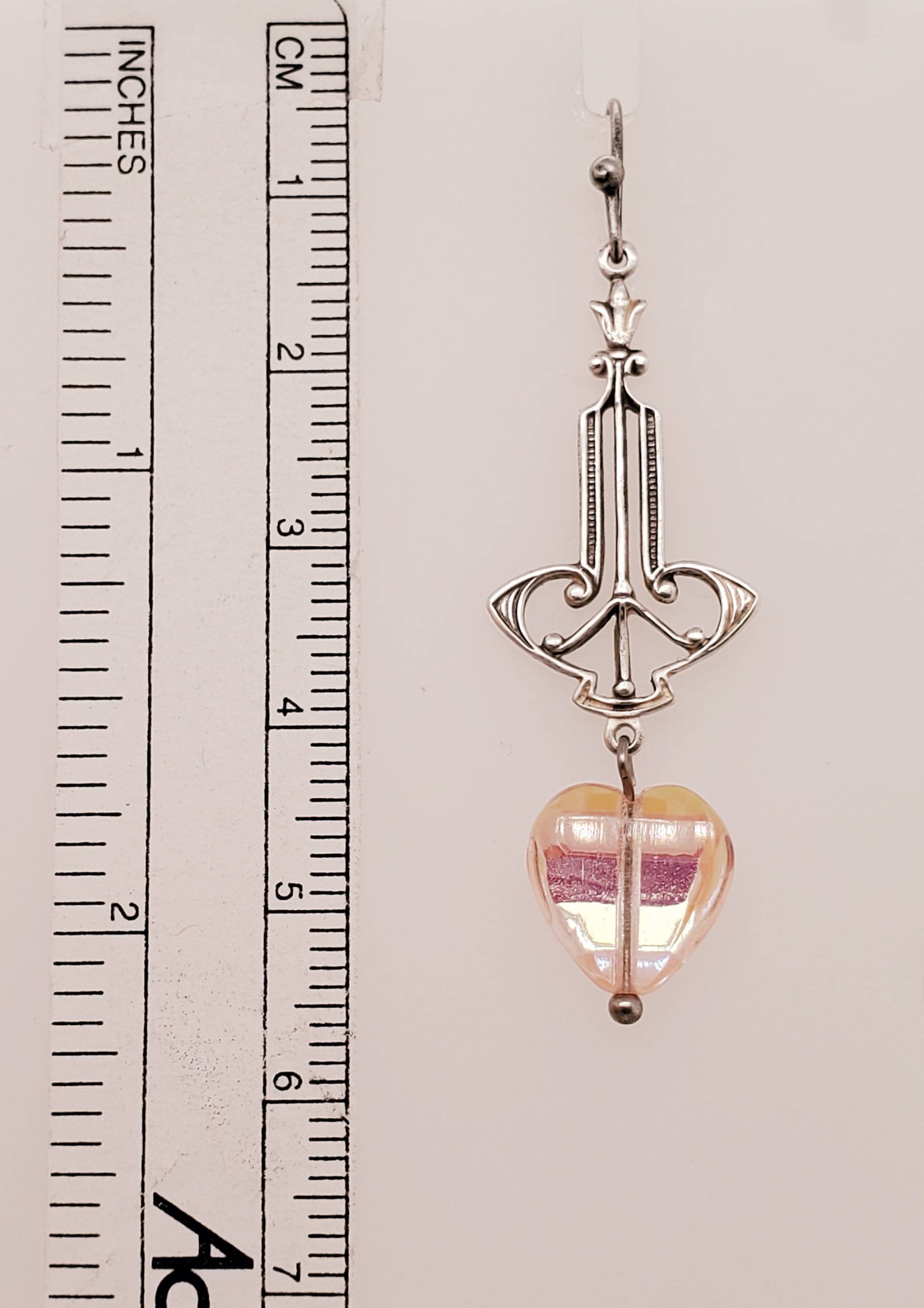 Art Deco Pink Herz Ohrringe, Antik Silber Finish Stempel Und Facettiertes Transparentes Rosa Mit Ab Finish, Ohrdrähte von TakeenArts