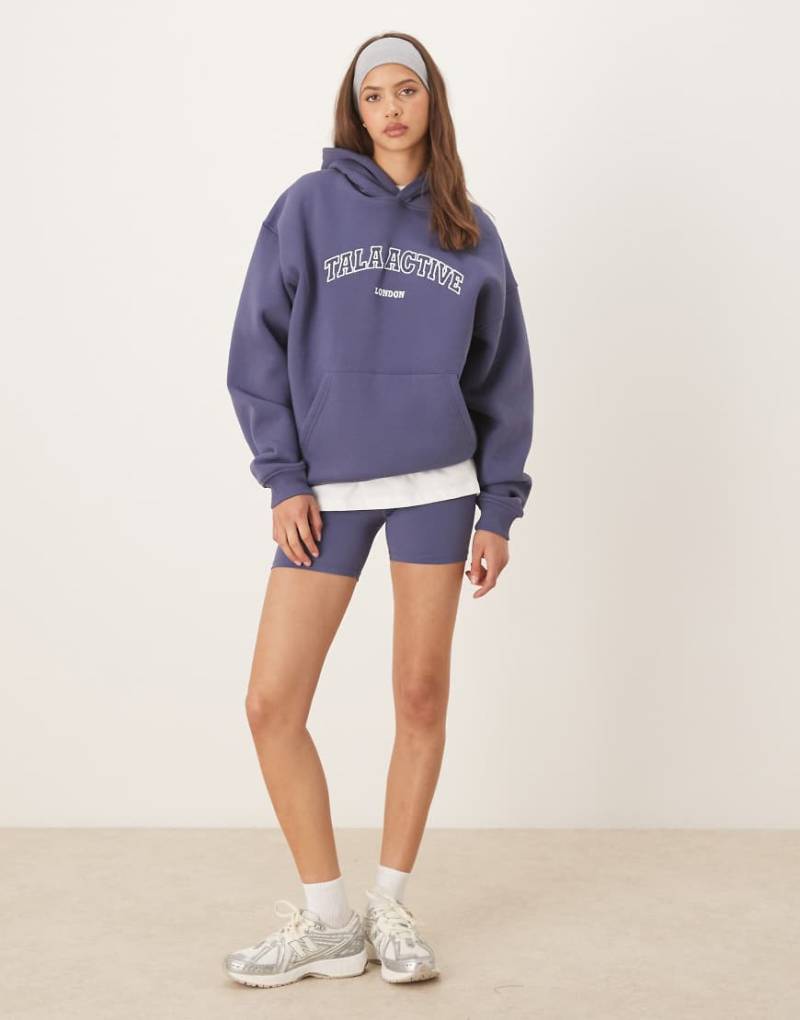 Tala - Active - Kapuzenpullover in Blau mit Applikation von Tala