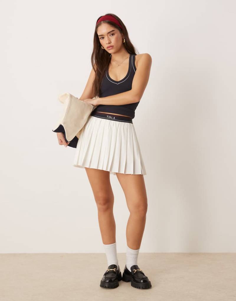 Tala - DayFlex - Plissierter Skort in Cremeweiß mit Logo von Tala